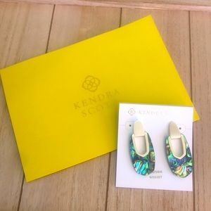 KENDRA SCOTT Kailyn Drop Feather Weight Abalone Shell Earrings